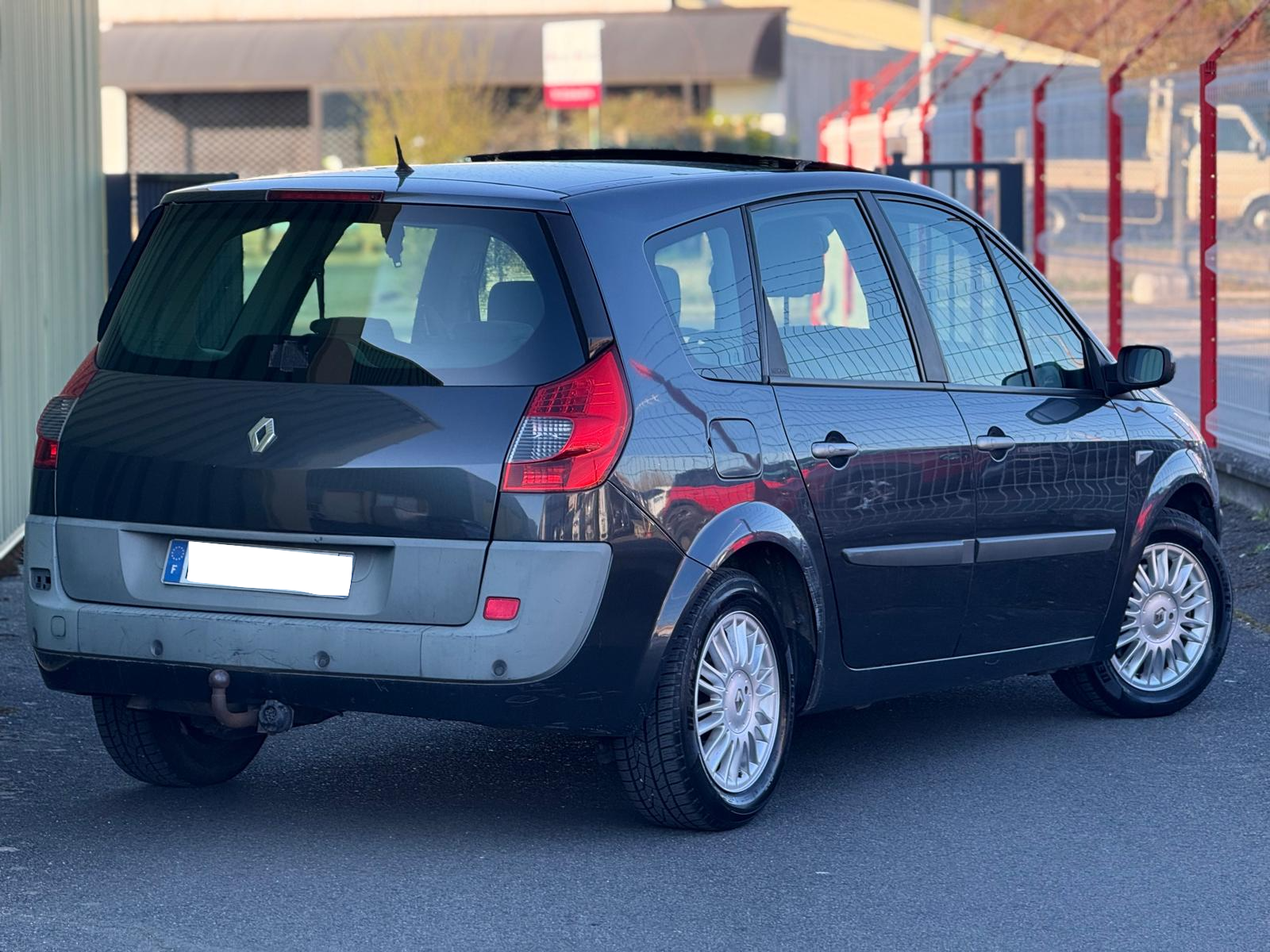 Renault Grand Scenic II (2) 1.9 DCI 130 PRIVILEGE 5PL