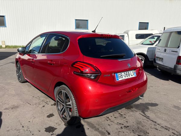 Peugeot 208 II 1.5 BLUEHDI 100 S&amp;S GT LINE