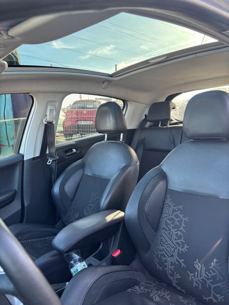 Peugeot 208 1.6 E-HDI FAP 115 FELINE 5P
