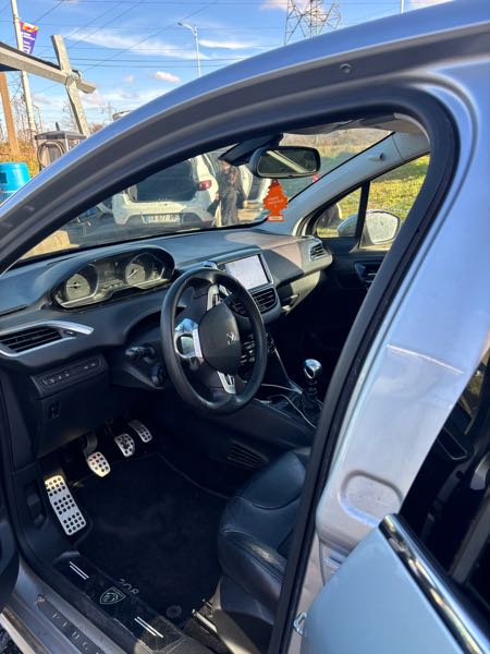 Peugeot 208 1.6 E-HDI FAP 115 FELINE 5P