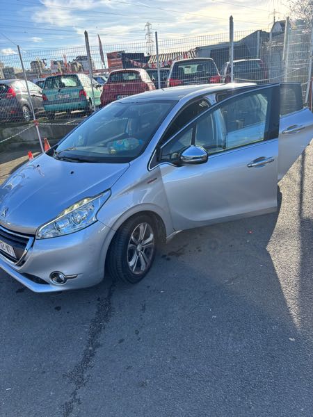 Peugeot 208 1.6 E-HDI FAP 115 FELINE 5P