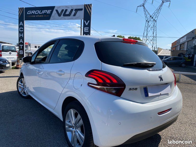 Peugeot 208 (2) 1.2 PURETECH 82 SIGNATURE 5P
