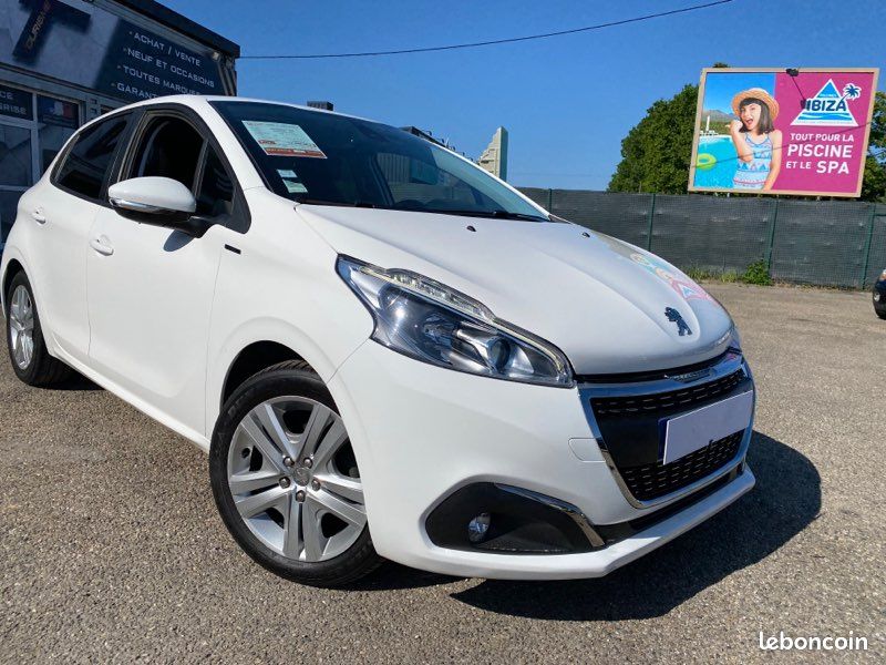 Peugeot 208 (2) 1.2 PURETECH 82 SIGNATURE 5P