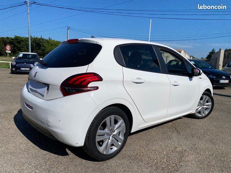 Peugeot 208 (2) 1.2 PURETECH 82 SIGNATURE 5P