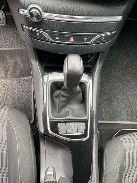 Peugeot 308 II 1.6 BLUEHDI 120 BUSINESS EAT6