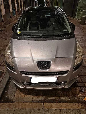 Peugeot 5008 Peugeot 5008 1.6 hdi FAP 112 cv 2011 boîtes auto 7 Place