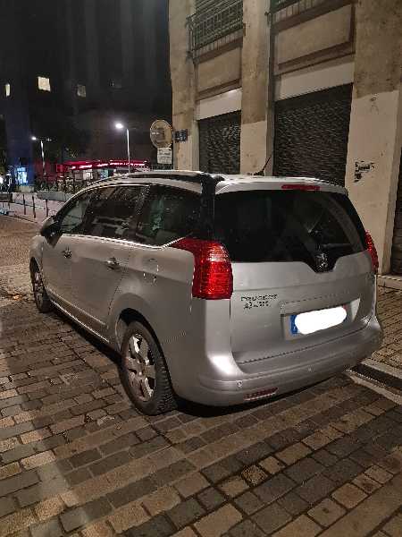 Peugeot 5008 Peugeot 5008 1.6 hdi FAP 112 cv 2011 boîtes auto 7 Place
