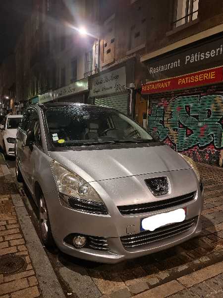 Peugeot 5008 Peugeot 5008 1.6 hdi FAP 112 cv 2011 boîtes auto 7 Place