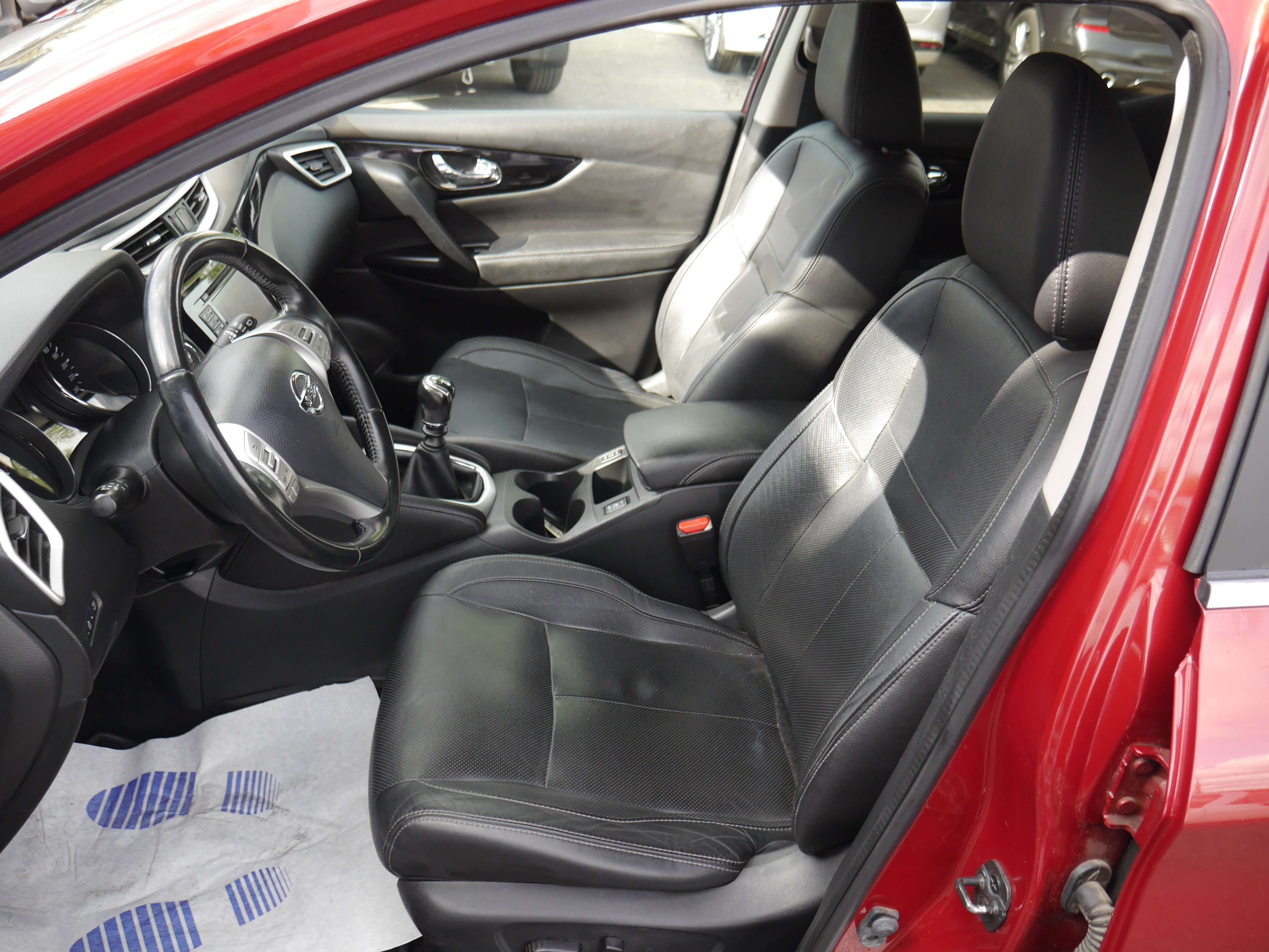Nissan Qashqai 1.2 DIG-T 2WD*GPS*CUIR*TOIT PANO*