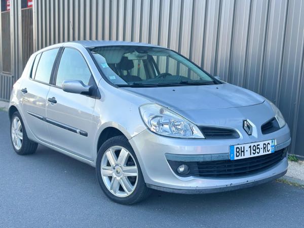 Renault Clio III (2) 1.5 DCI 105 5CV INITIALE 5P ECO2