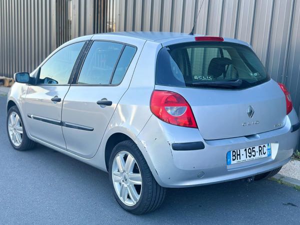 Renault Clio III (2) 1.5 DCI 105 5CV INITIALE 5P ECO2