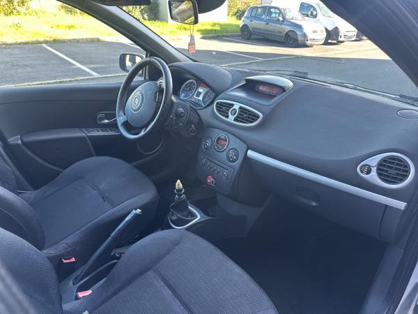 Renault Clio III (2) 1.5 DCI 105 5CV INITIALE 5P ECO2