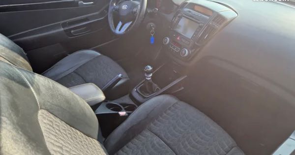 Kia Ceed coupe 1.6l crdi 90ch pack gps 05/2011