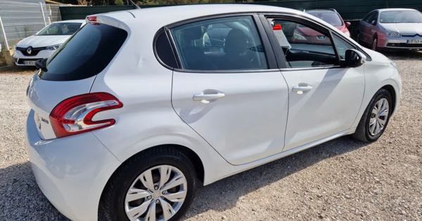 Peugeot 208 1.4l hdi 70ch pack clim 03/2015