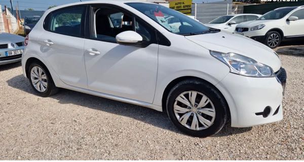 Peugeot 208 1.4l hdi 70ch pack clim 03/2015