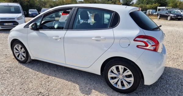 Peugeot 208 1.4l hdi 70ch pack clim 03/2015