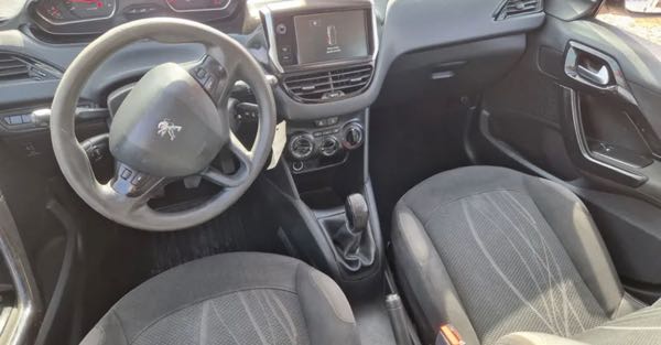 Peugeot 208 1.4l hdi 70ch pack clim 03/2015