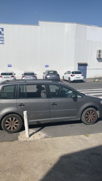 Volkswagen Touran touran 2009 à vendre 2600 négociable bon prix si part rapide