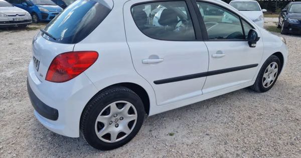 Peugeot 207 1.4l 90ch pack clim 2007 distri neuve