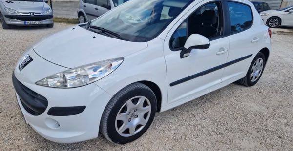 Peugeot 207 1.4l 90ch pack clim 2007 distri neuve