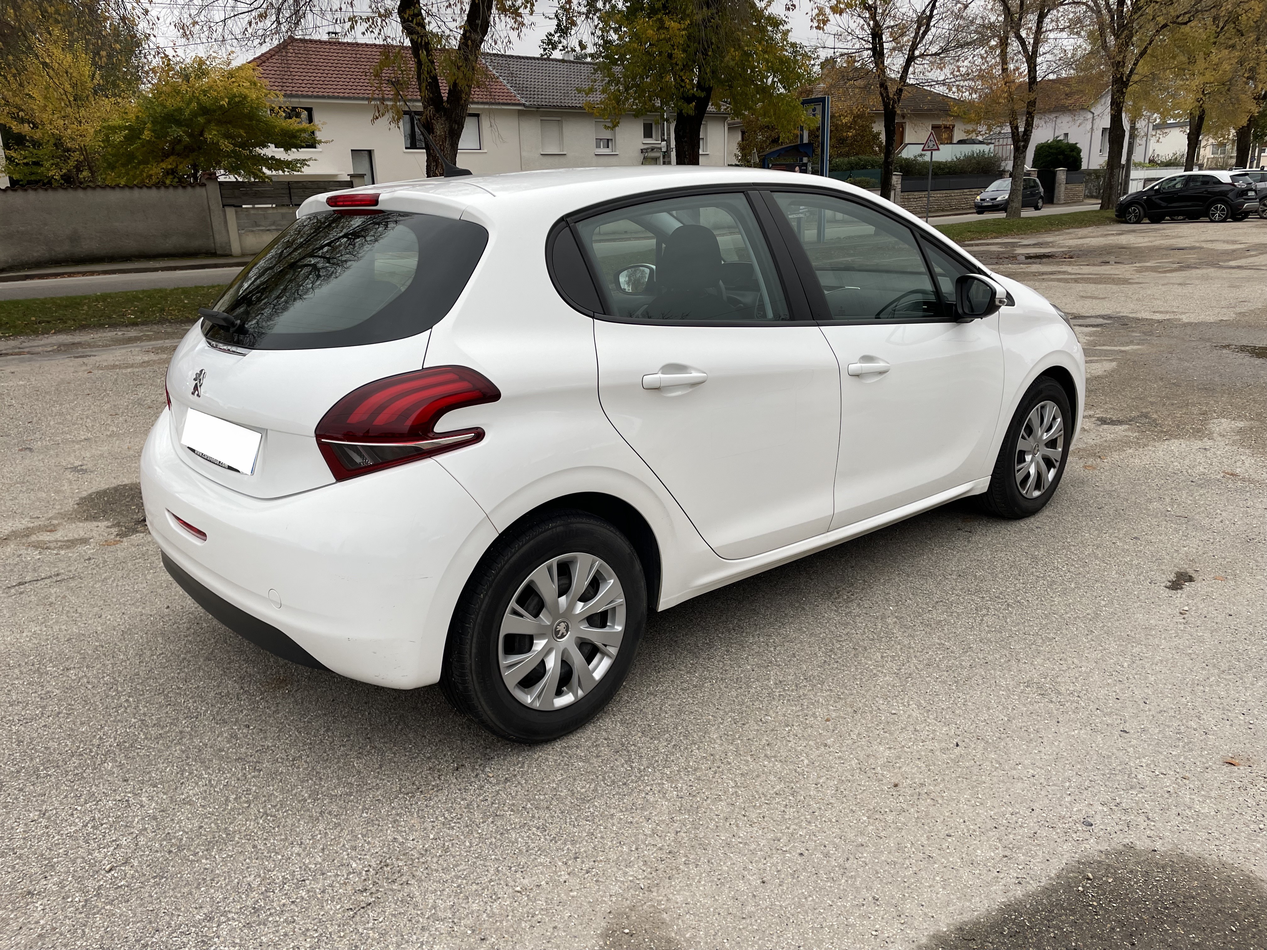 Peugeot 208 (2) 1.2 PURETECH 82 ALLURE 5P