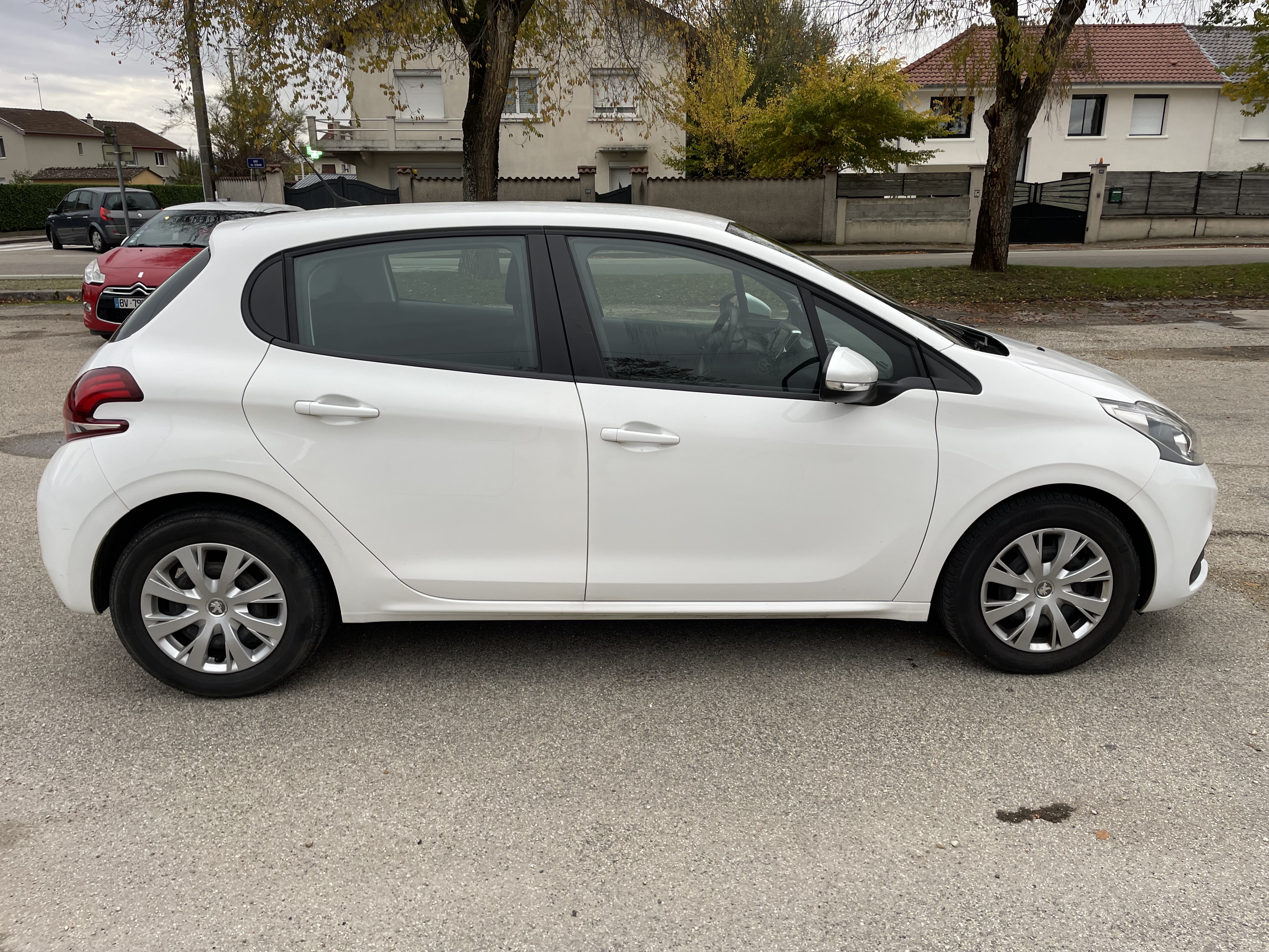 Peugeot 208 (2) 1.2 PURETECH 82 ALLURE 5P