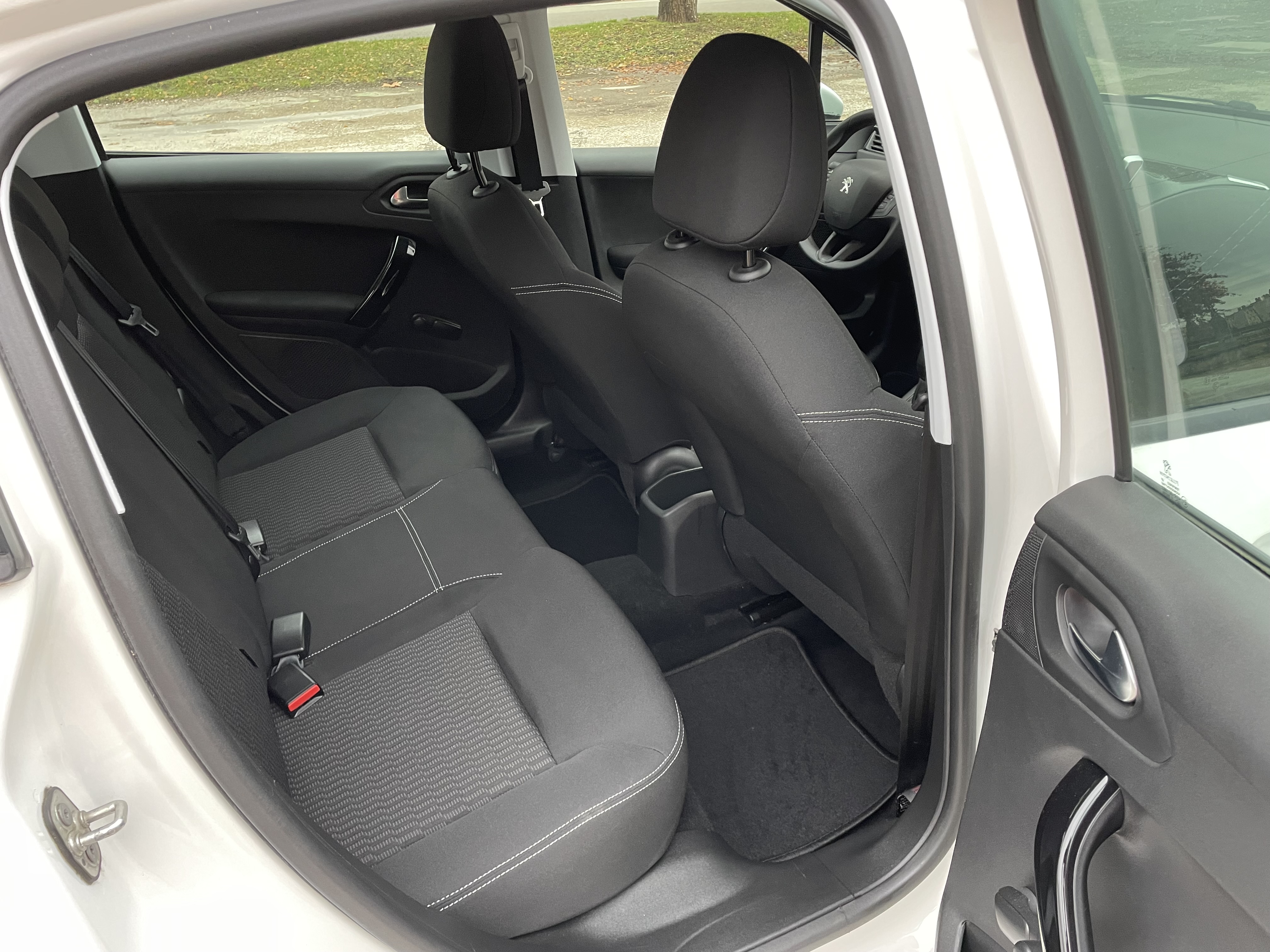 Peugeot 208 (2) 1.2 PURETECH 82 ALLURE 5P