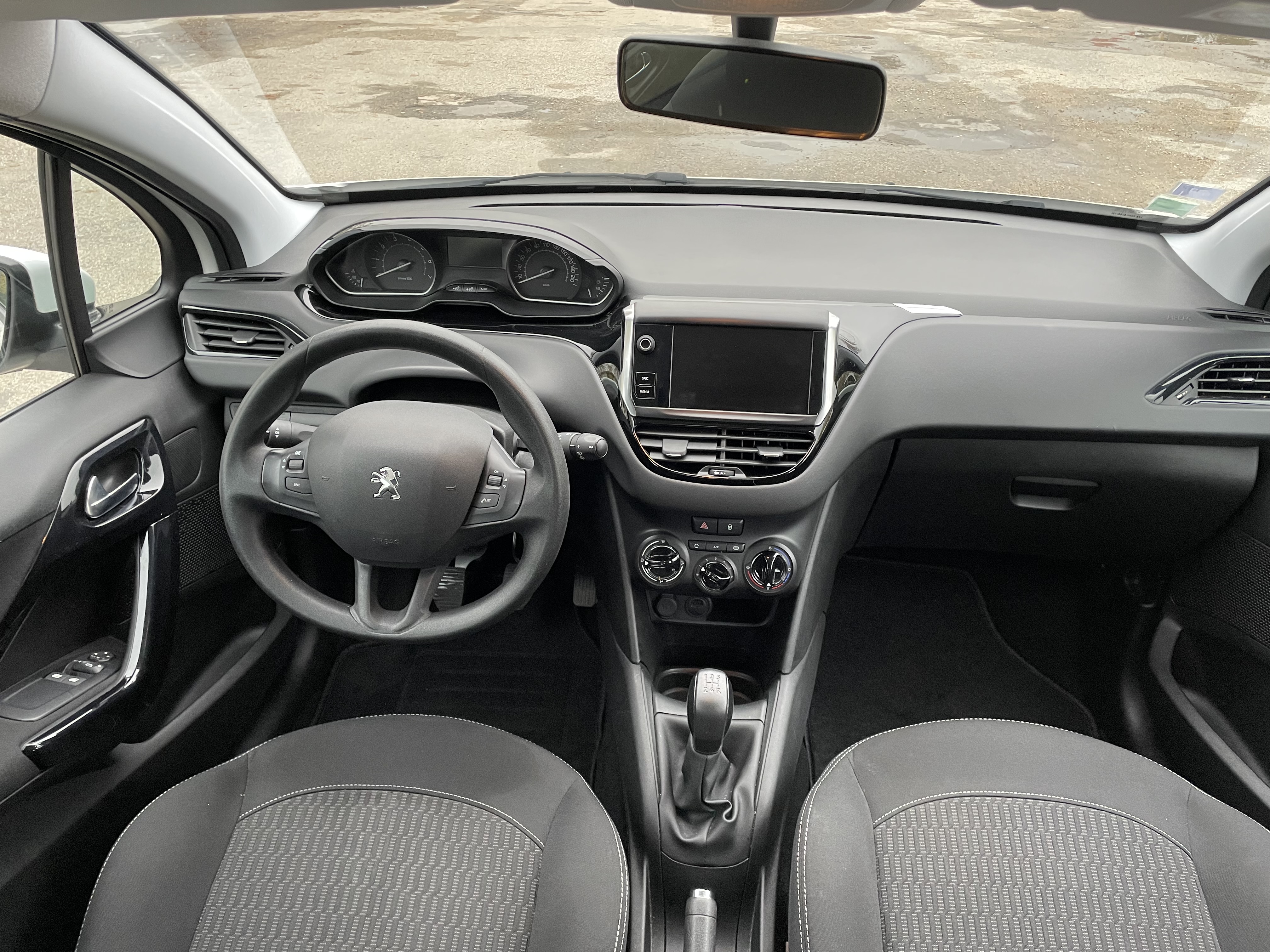 Peugeot 208 (2) 1.2 PURETECH 82 ALLURE 5P