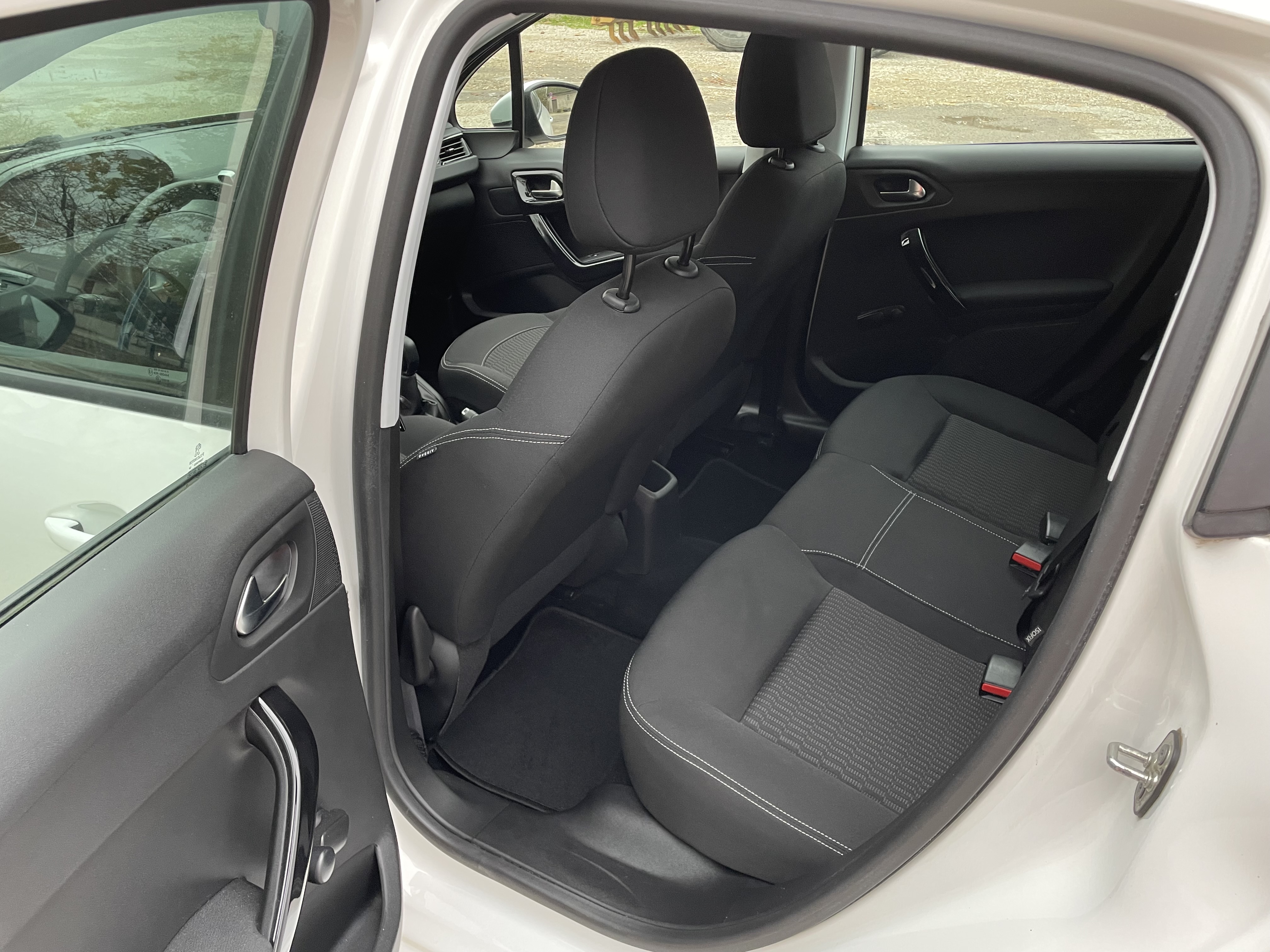 Peugeot 208 (2) 1.2 PURETECH 82 ALLURE 5P