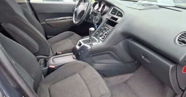 Peugeot 5008 1.6l hdi 110ch PACK CLIM