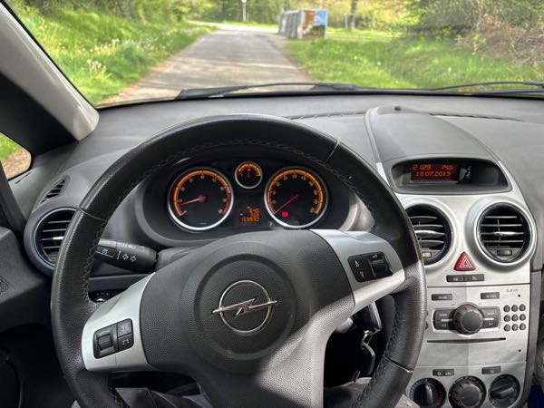 Opel Corsa IV (2) 1.2 TWINPORT 85 COOL LINE 5P