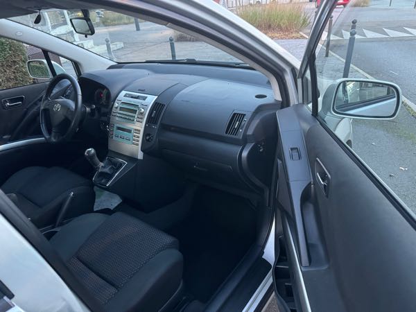 Toyota Corolla Verso II (2) 136 D-4D LIMITED EDITION 7PL