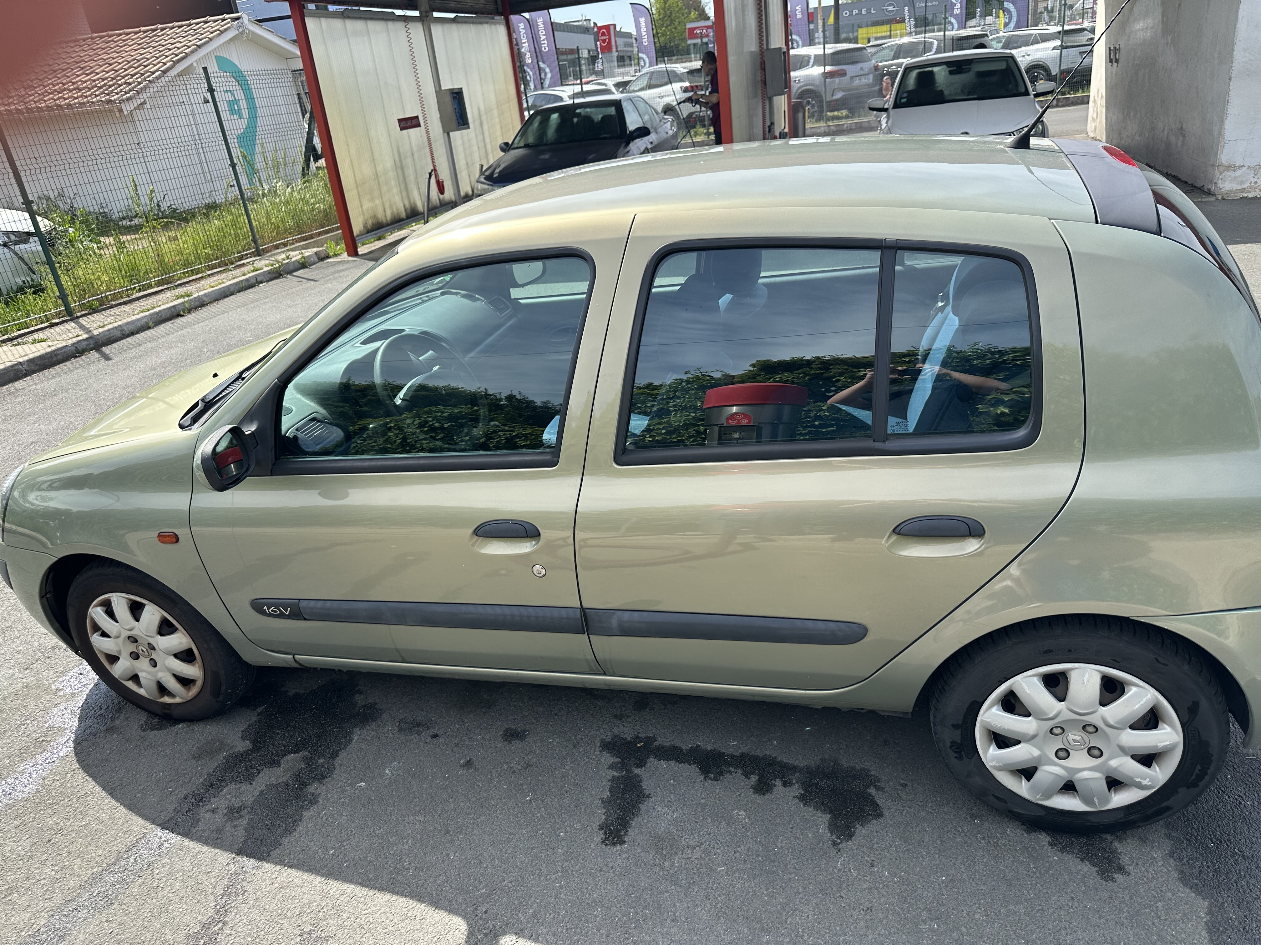 Renault Clio deuxieme main / intérieur clinique / boite semi auto