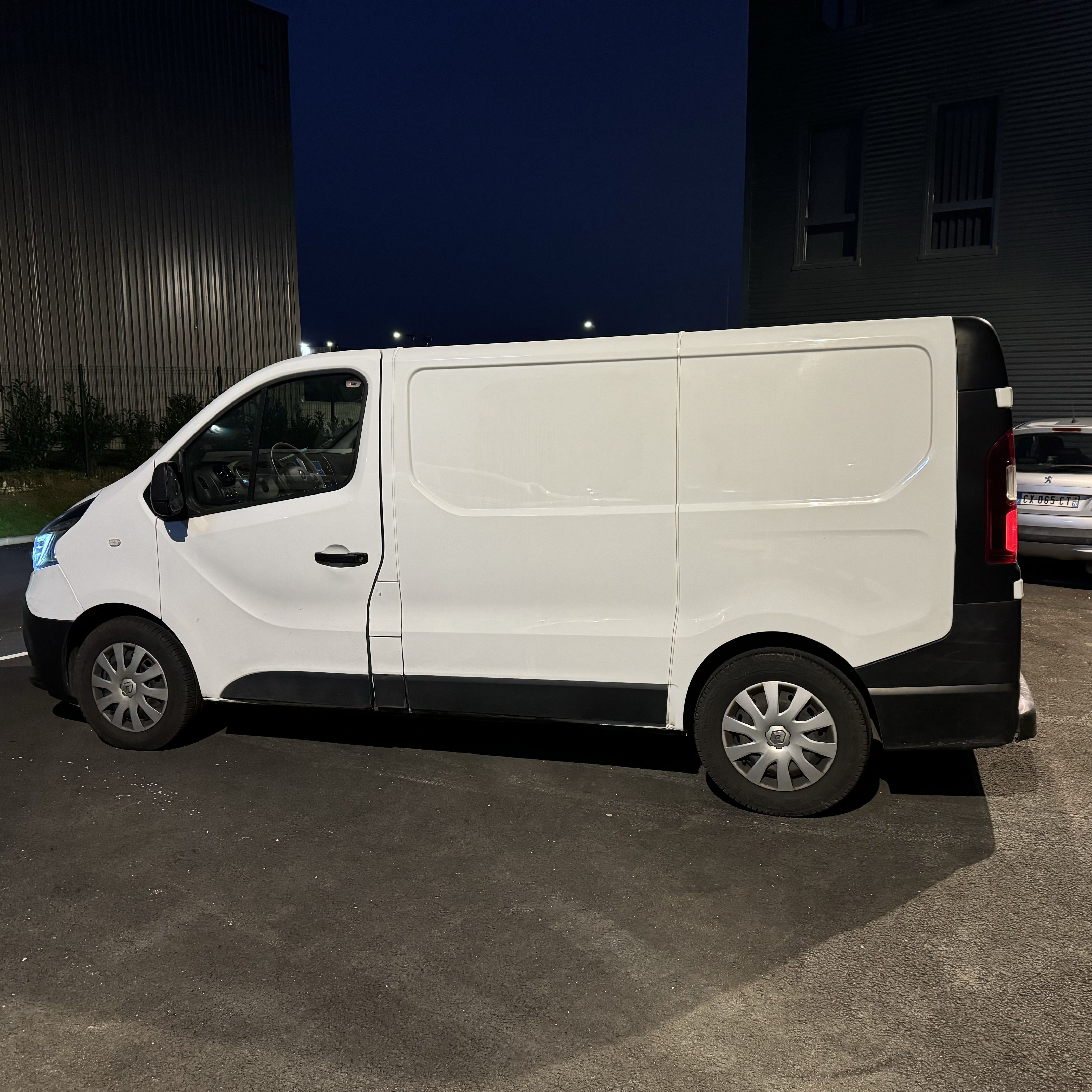 Renault Trafic III (2) FOURGON GRAND CONFORT L1H1 1200 ENERGY DCI 145 EDC
