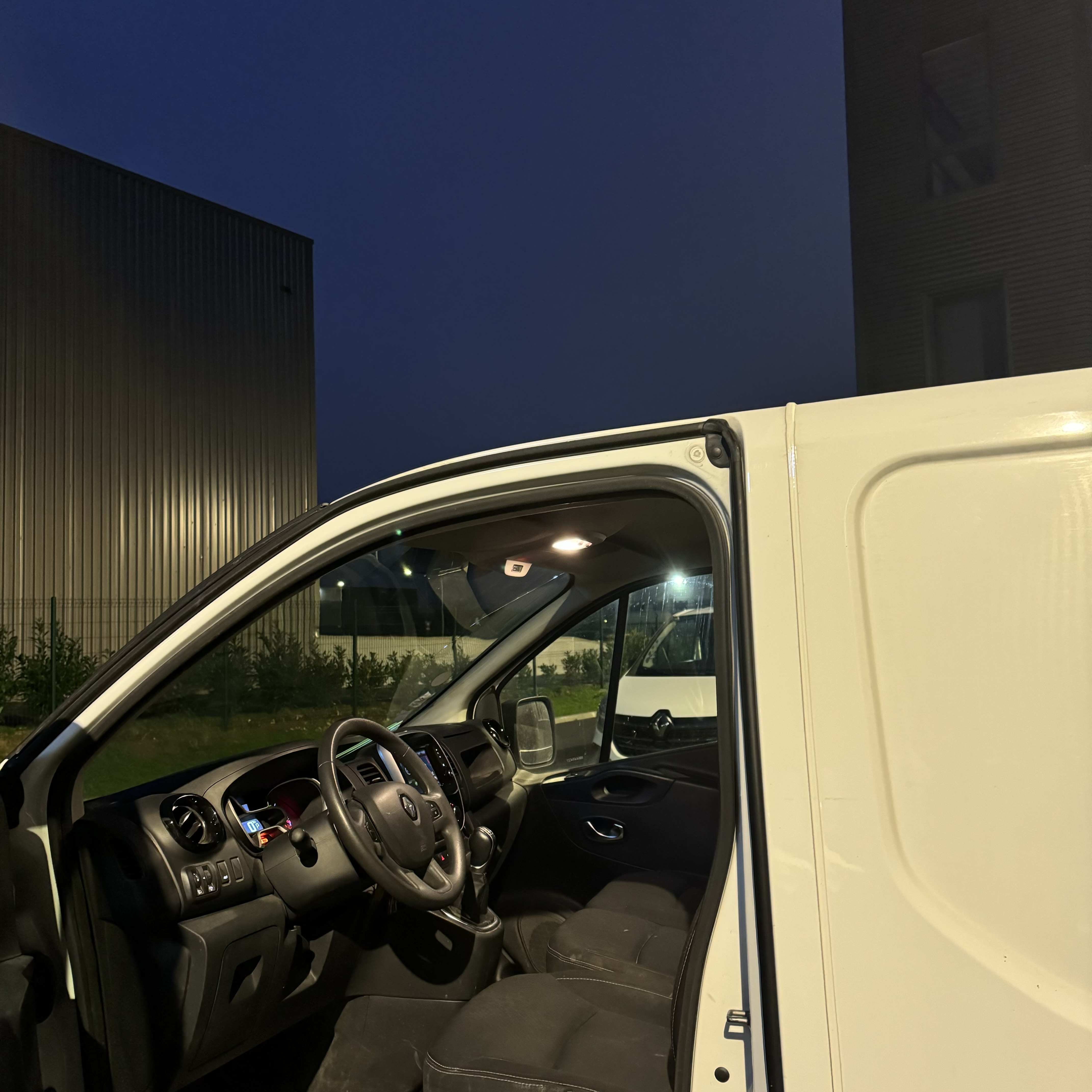 Renault Trafic III (2) FOURGON GRAND CONFORT L1H1 1200 ENERGY DCI 145 EDC