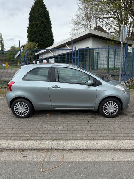 Toyota Yaris TOYOTA YARIS prête à immatriculer boit auto clim.