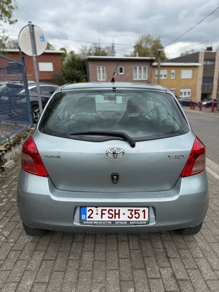Toyota Yaris TOYOTA YARIS prête à immatriculer boit auto clim.