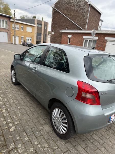 Toyota Yaris TOYOTA YARIS prête à immatriculer boit auto clim.