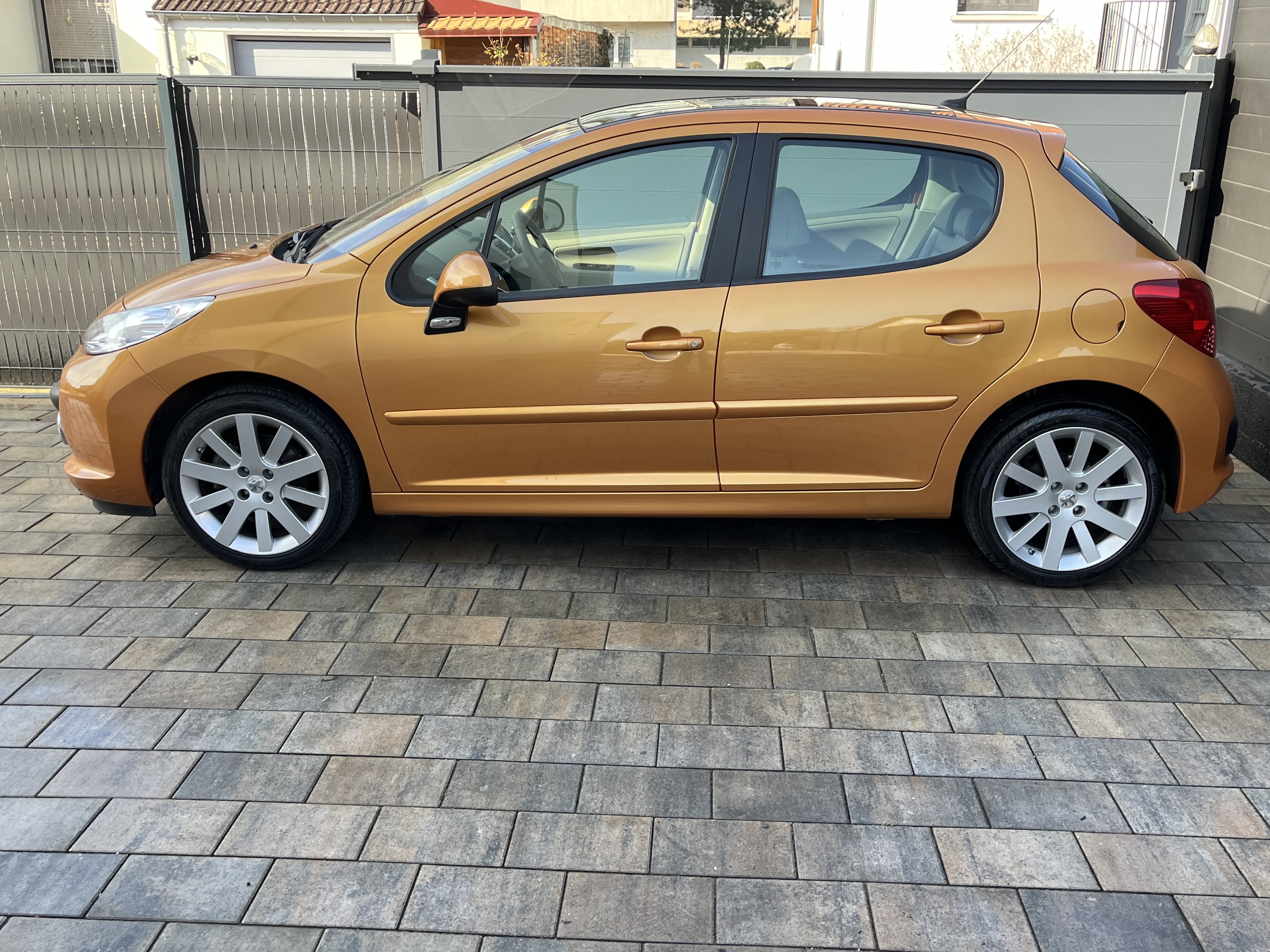 Peugeot 207 1.6 HDI 16V 110 FAP EXECUTIVE PACK 5P