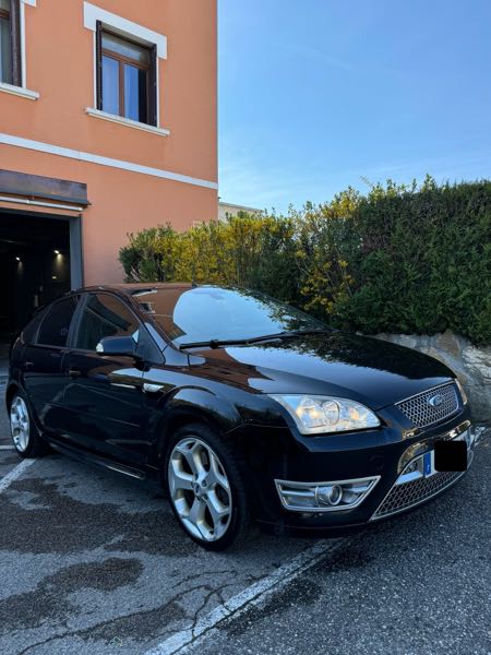 Ford Focus II 2.5 T 225 ST 5P