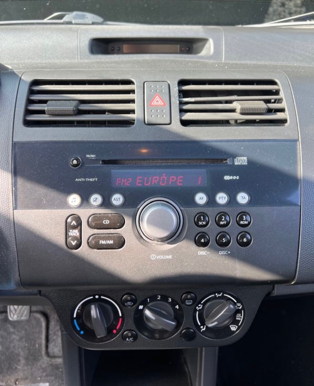 Suzuki Swift CONFORT - 63 800Kms - Premier Main - 75 CH - Parfait Etat