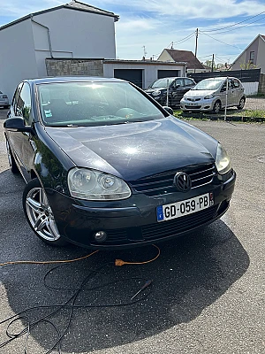 Volkswagen Golf V 1.9 TDI 105 CARAT 3P