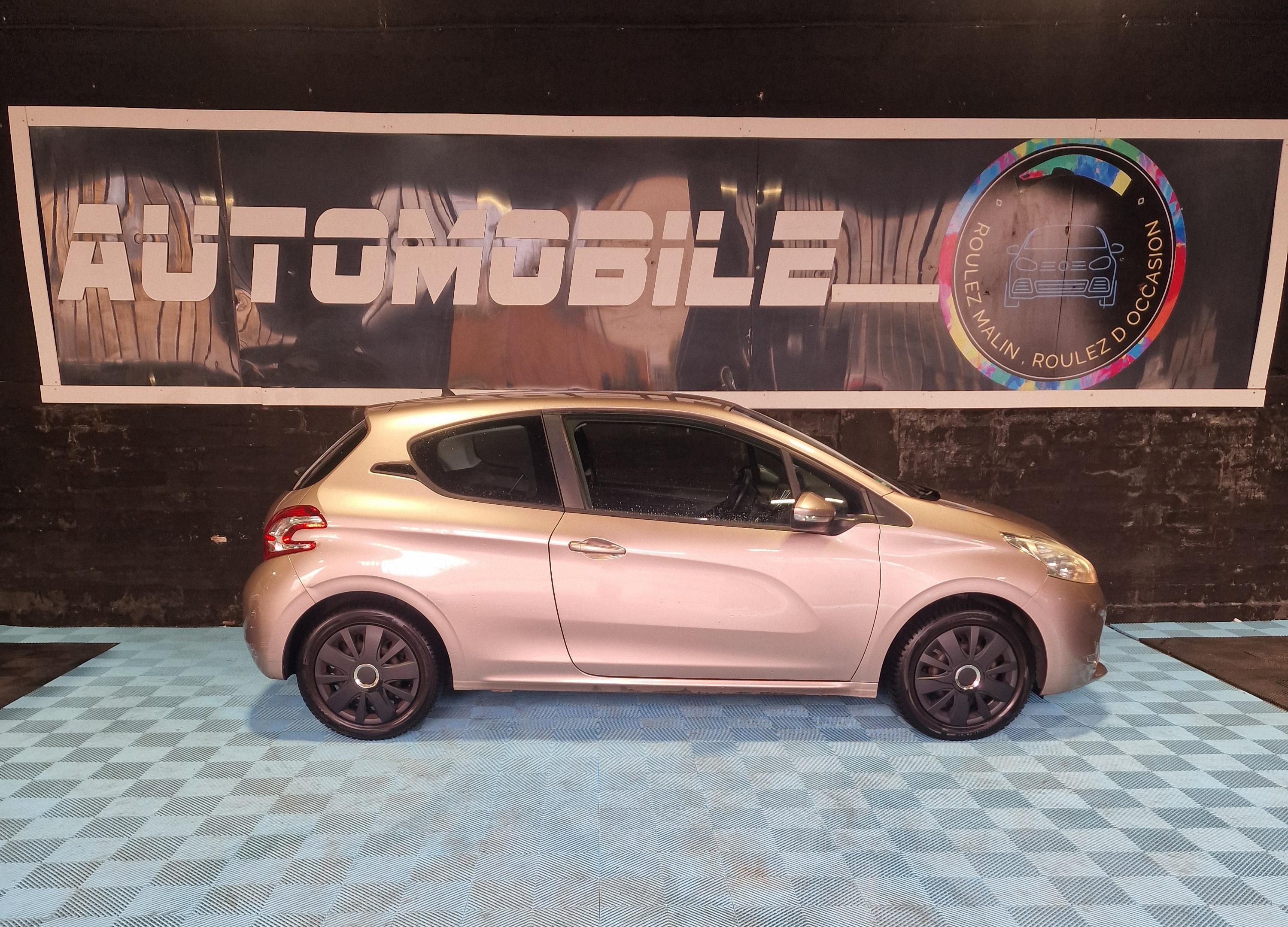Peugeot 208 (2) 1.2 PURETECH 82 S&amp;S ACTIVE BUSINESS