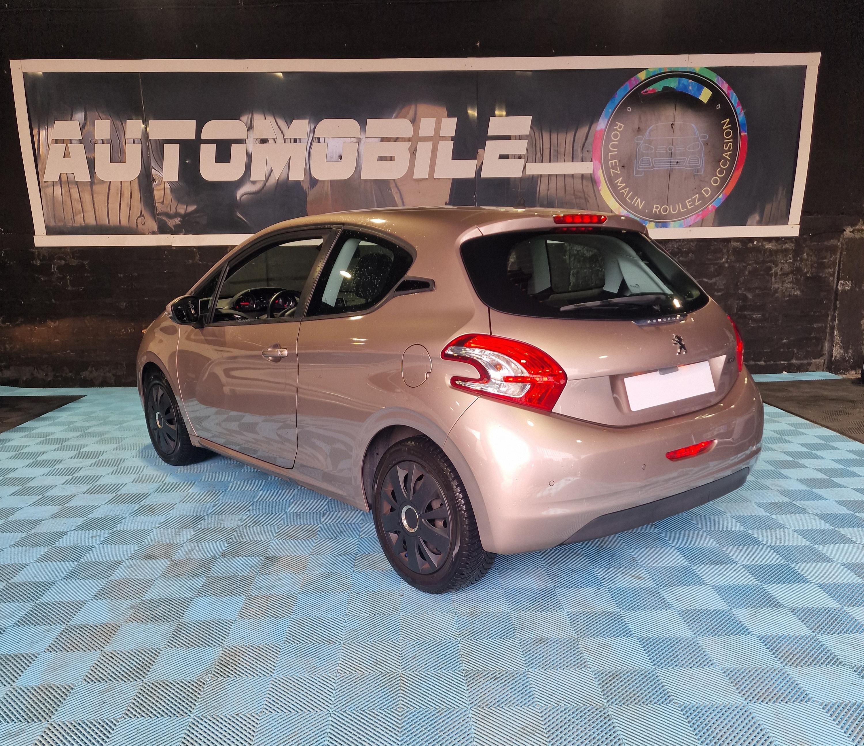Peugeot 208 (2) 1.2 PURETECH 82 S&amp;S ACTIVE BUSINESS