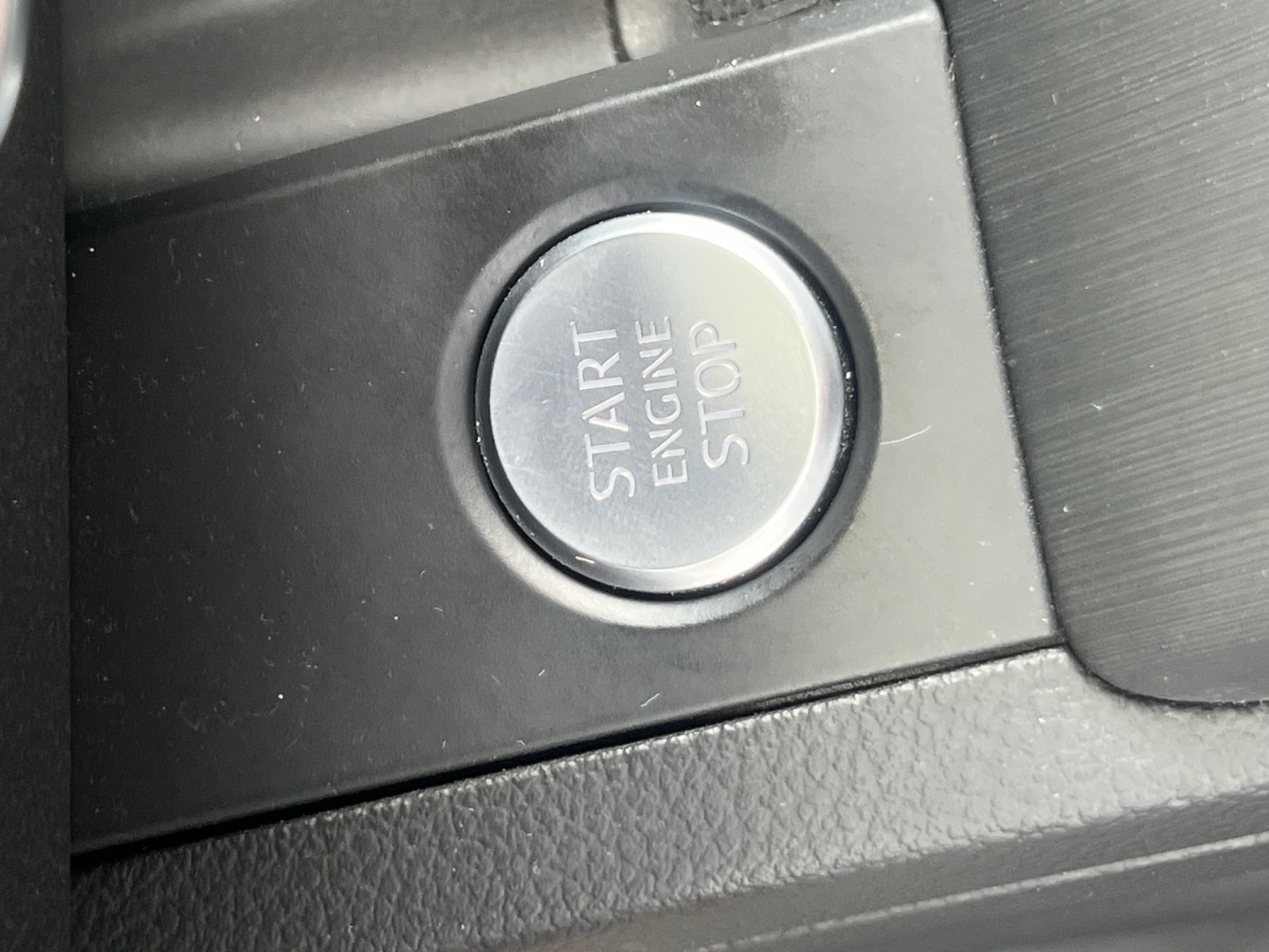 Audi A4 V (2) 35 TDI 150 S LINE S TRONIC