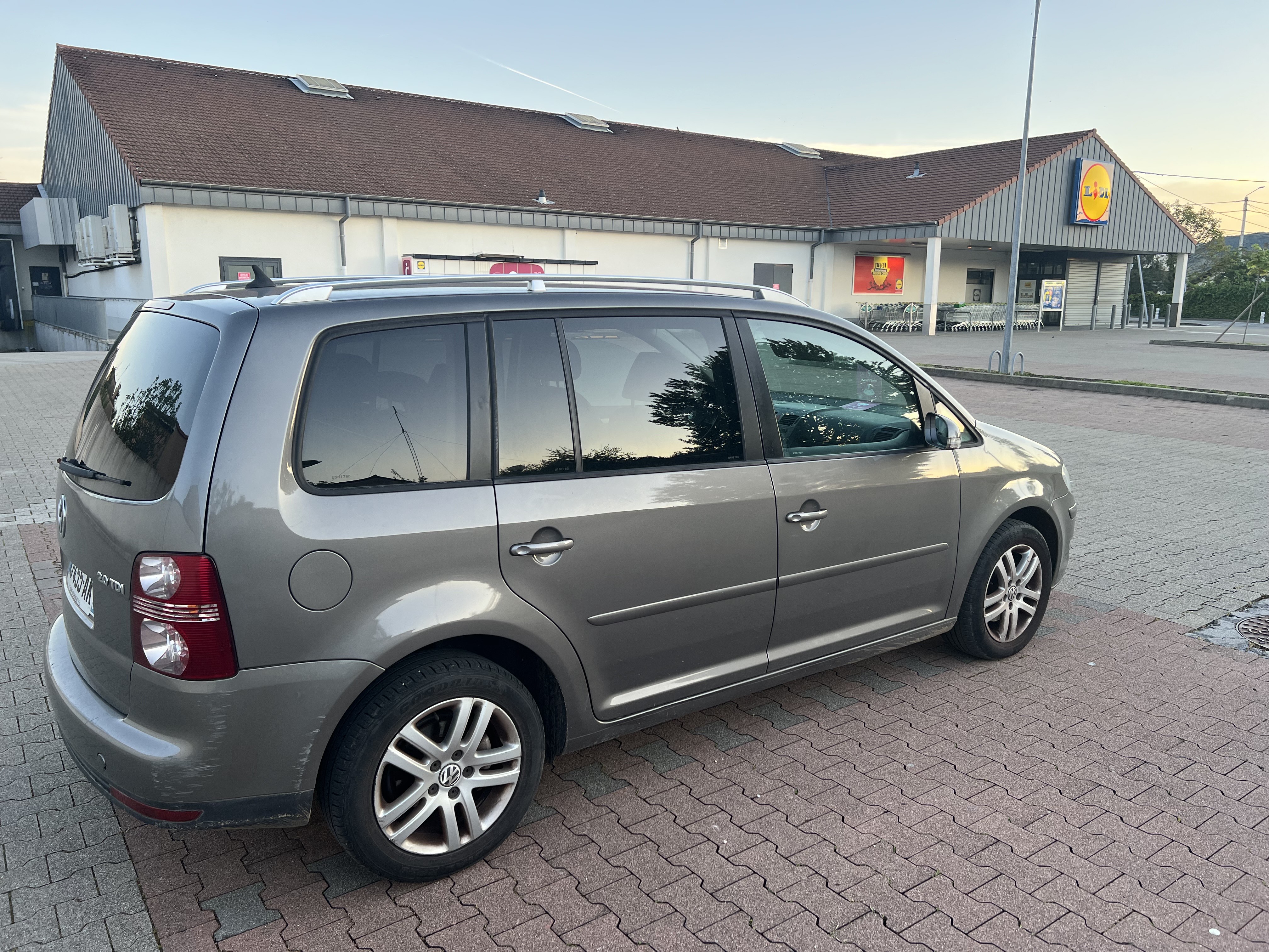 Volkswagen Touran (2) 2.0 TDI 140 CONFORTLINE