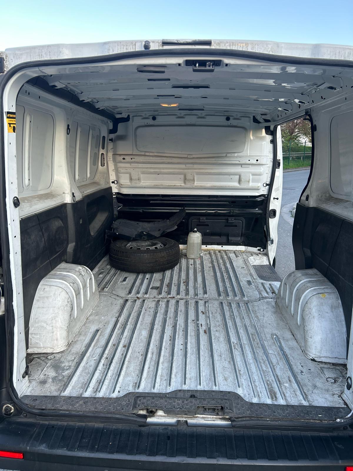 Renault Trafic III (2) CABINE CONFORT L1H1 1200 DCI 120