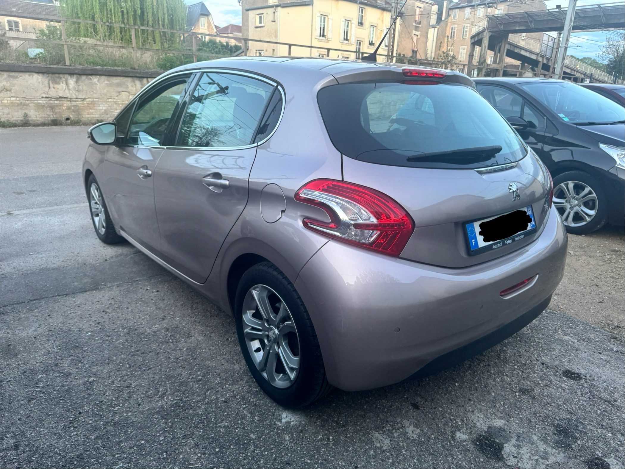 Peugeot 208 1.6 E-HDI FAP 92 ALLURE 5P