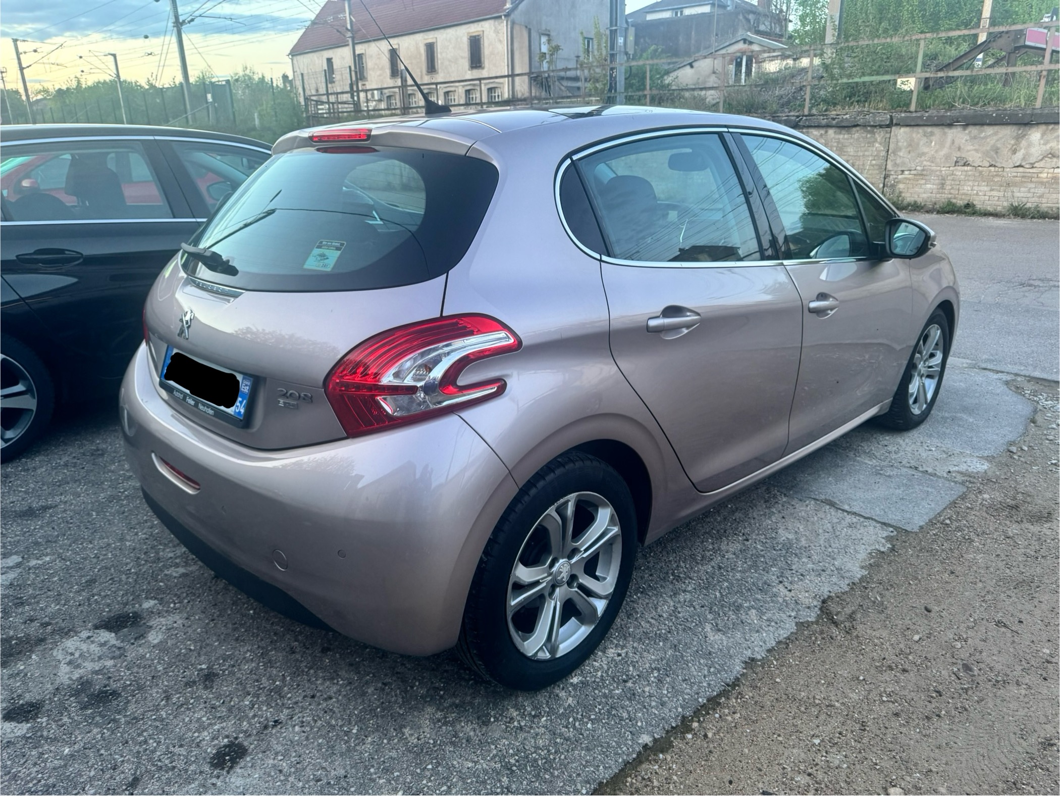 Peugeot 208 1.6 E-HDI FAP 92 ALLURE 5P