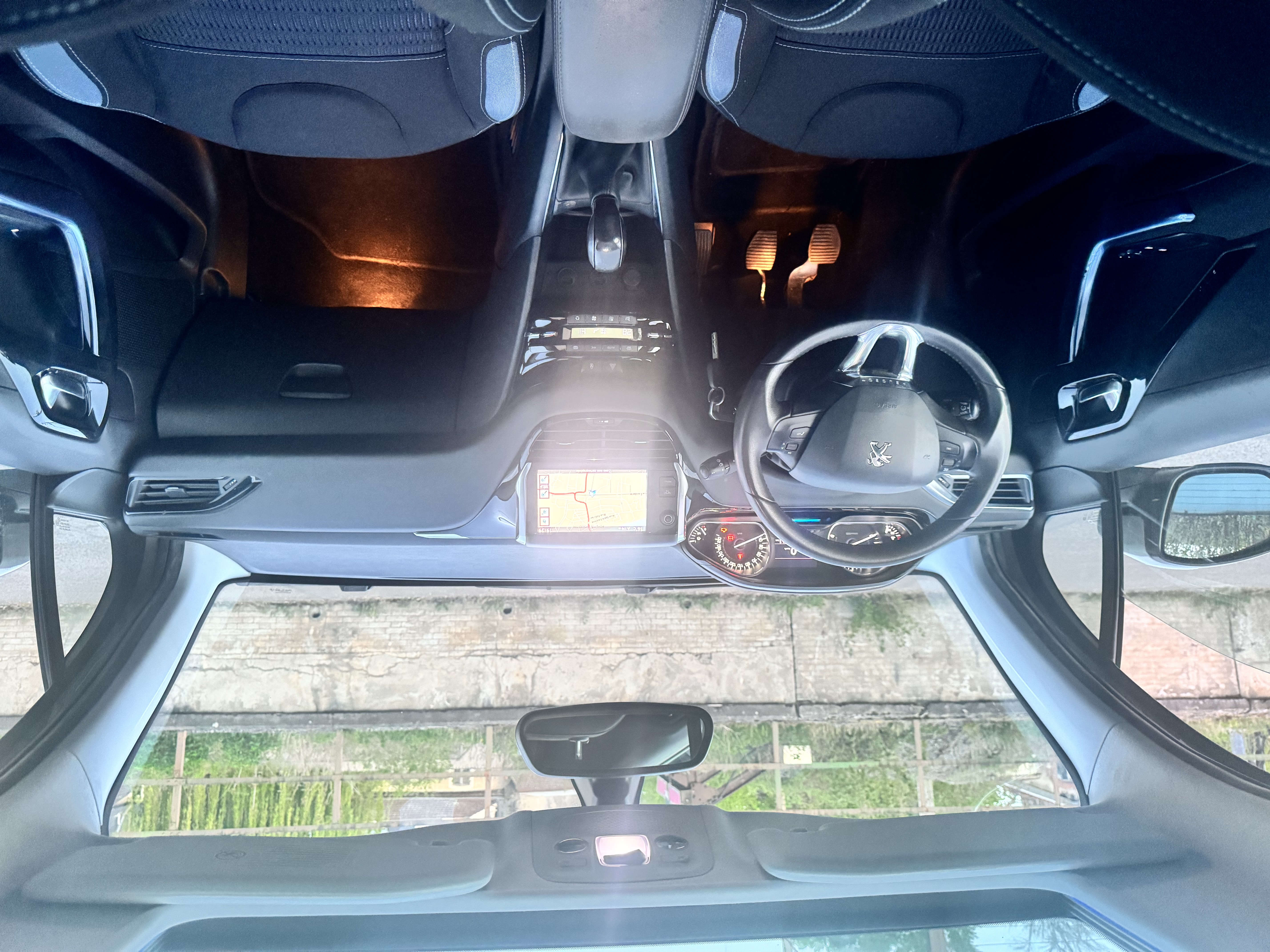 Peugeot 208 1.6 E-HDI FAP 92 ALLURE 5P